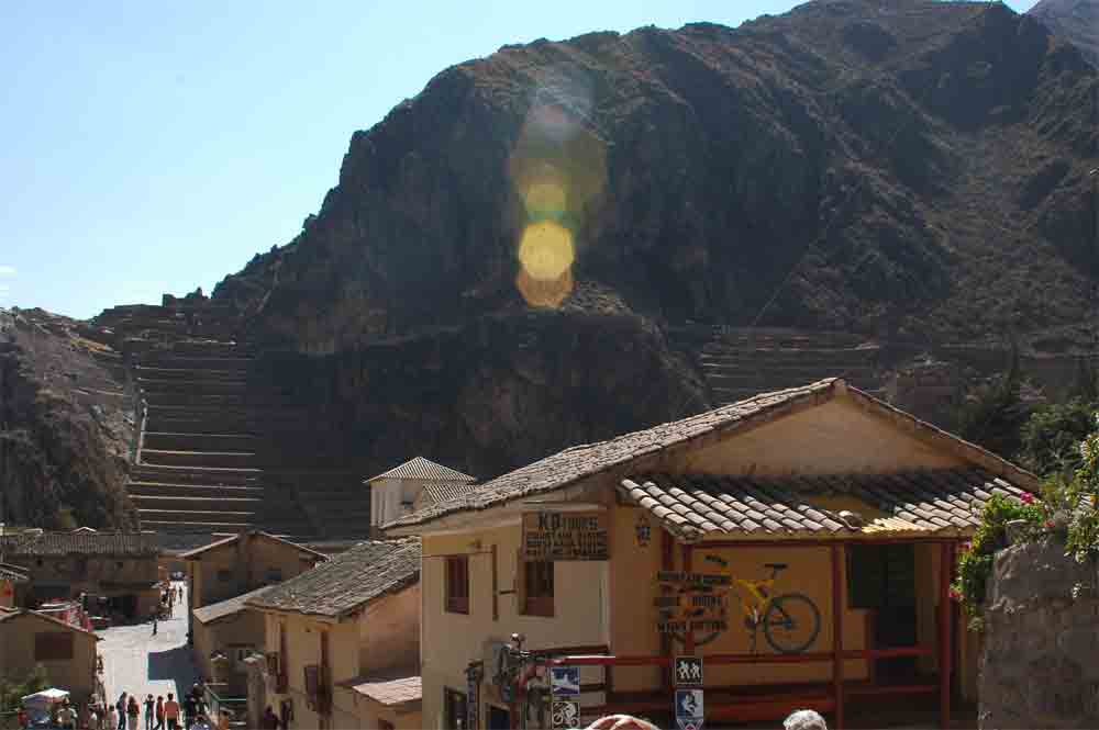 144 - Peru - Ollantaytambo, pueblo